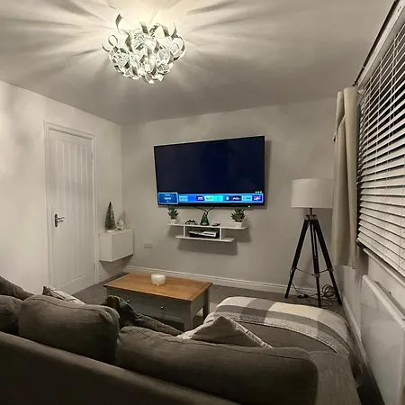 The Airport Flat - Newly Renovated & Free Parking * Leeds (West Yorkshire)