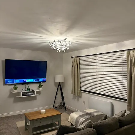 The Airport Flat - Newly Renovated & Free Parking * Leeds (West Yorkshire)