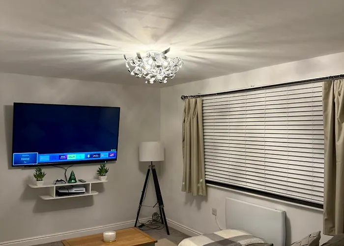 The Airport Flat - Newly Renovated & Free Parking * Leeds (West Yorkshire)