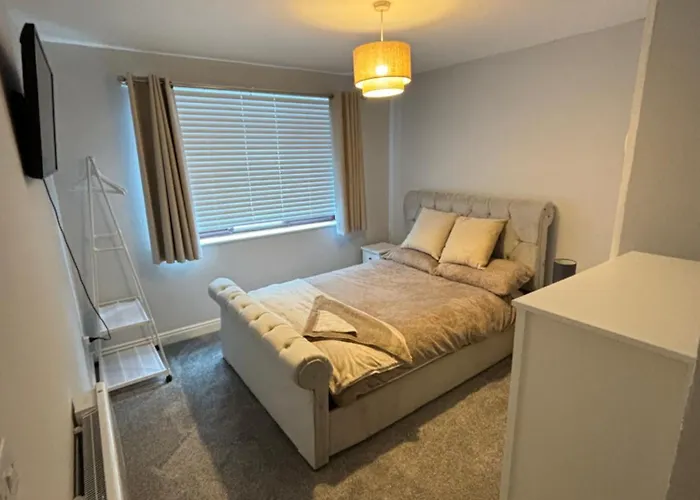 Apartamento The Airport Flat - Newly Renovated & Free Parking